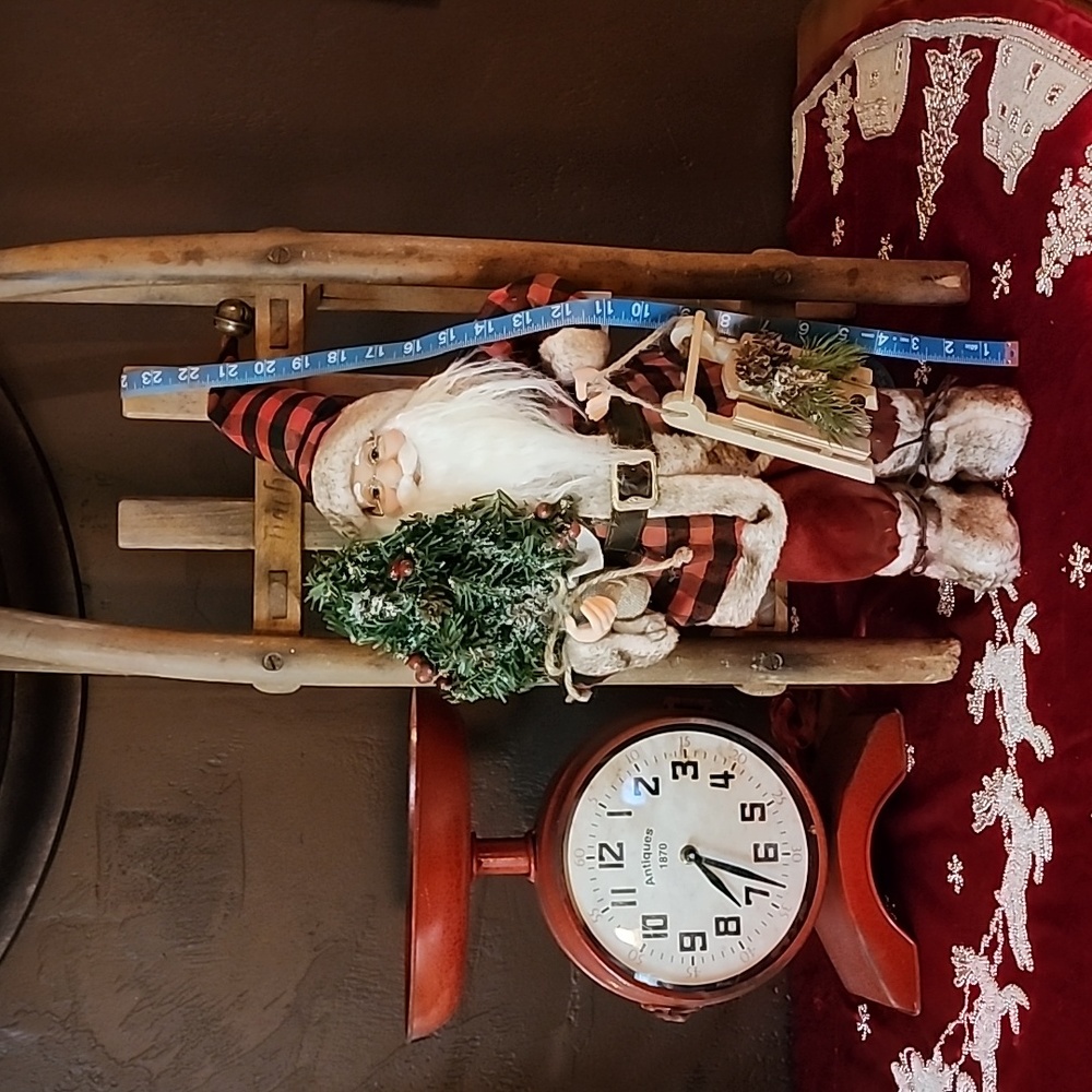 Holiday Rustic Santa Display 🎅 - Picture 4 of 9